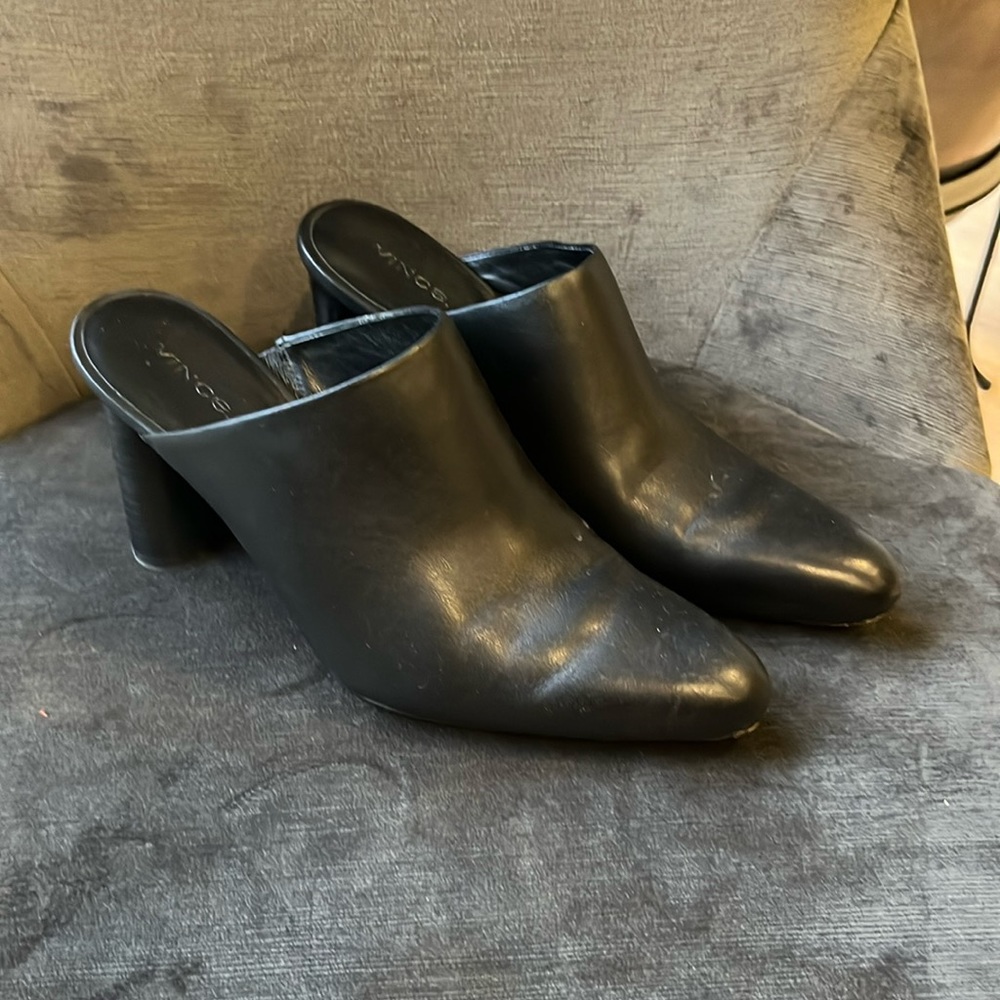 EUC Vince black leather block 3.5” heel mule style shoes